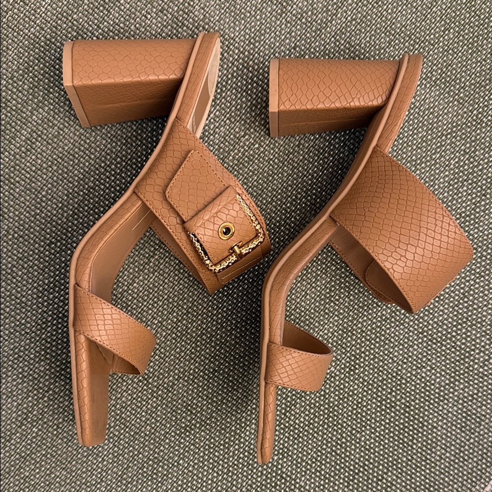 Dolce Vita Textured Heels - Picture 2 of 3